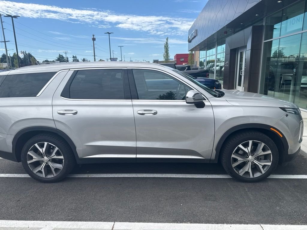 Used 2022 Silver Hyundai SEL image 3