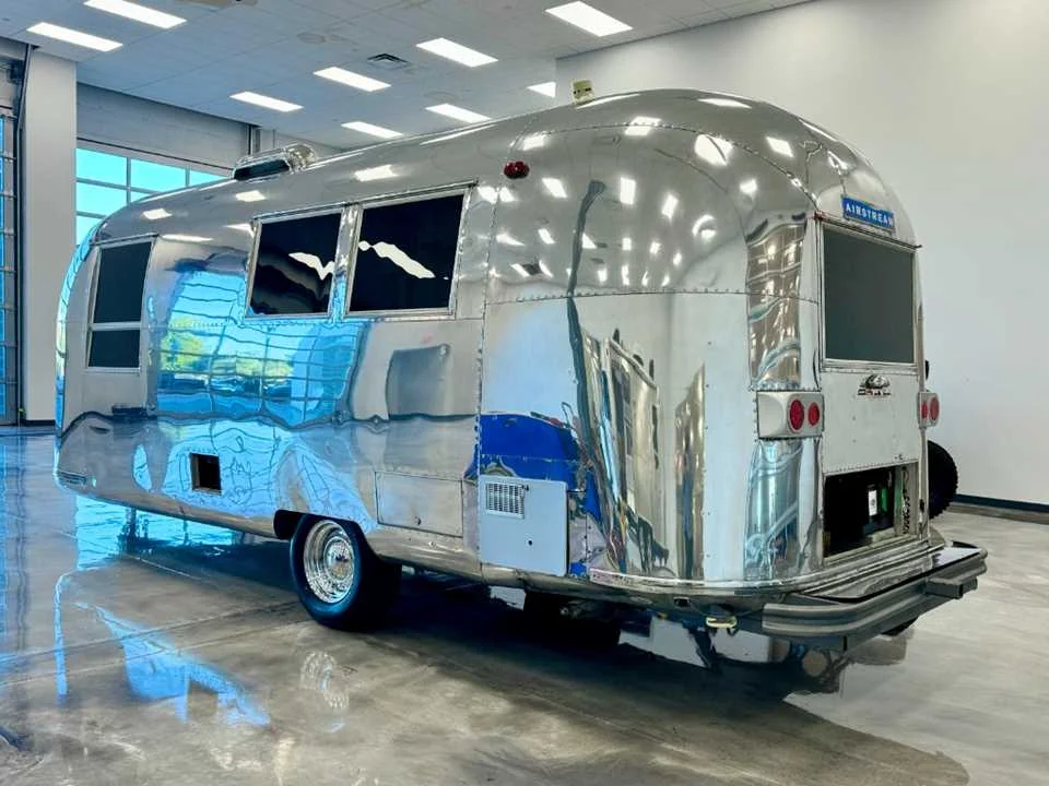 Used 1965 SILVER AIRSTREAM  image 4