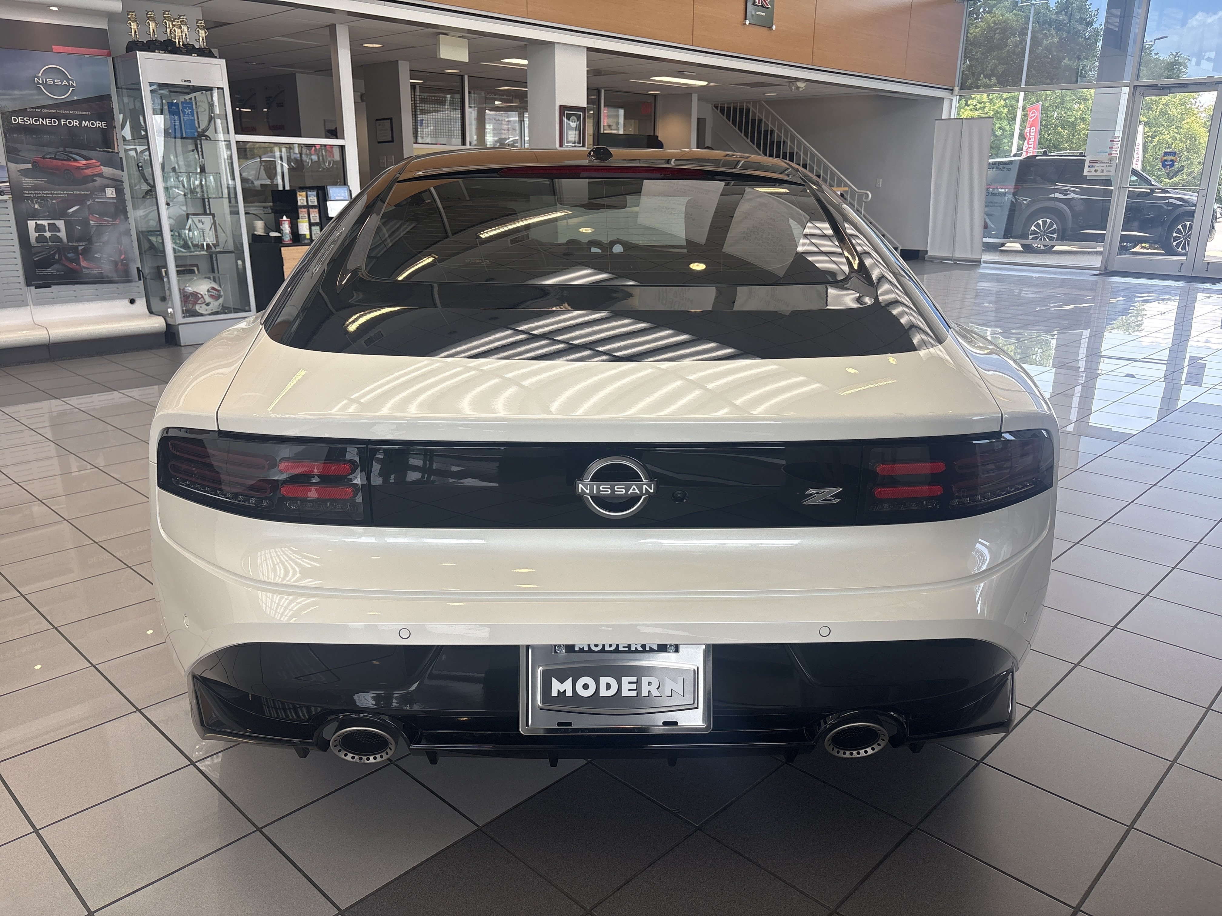 New 2026 Pearl White Tricoat/Super Black Nissan Sport image 4