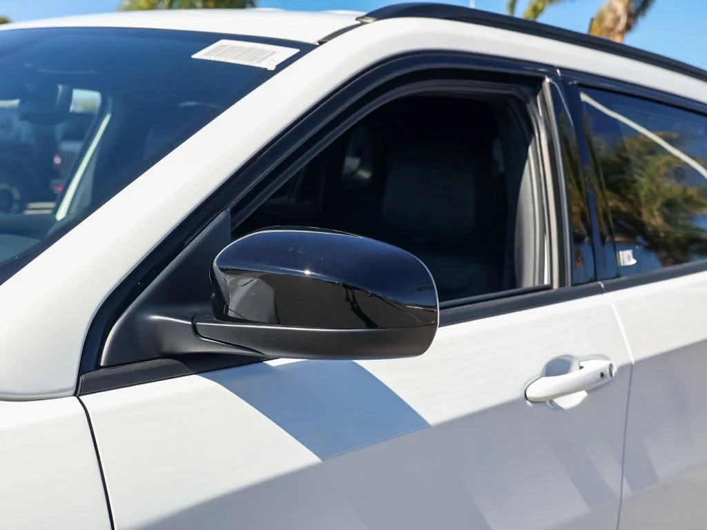 New 2026 Bright White Clear-Coat Exterior Paint Jeep Latitude image 11