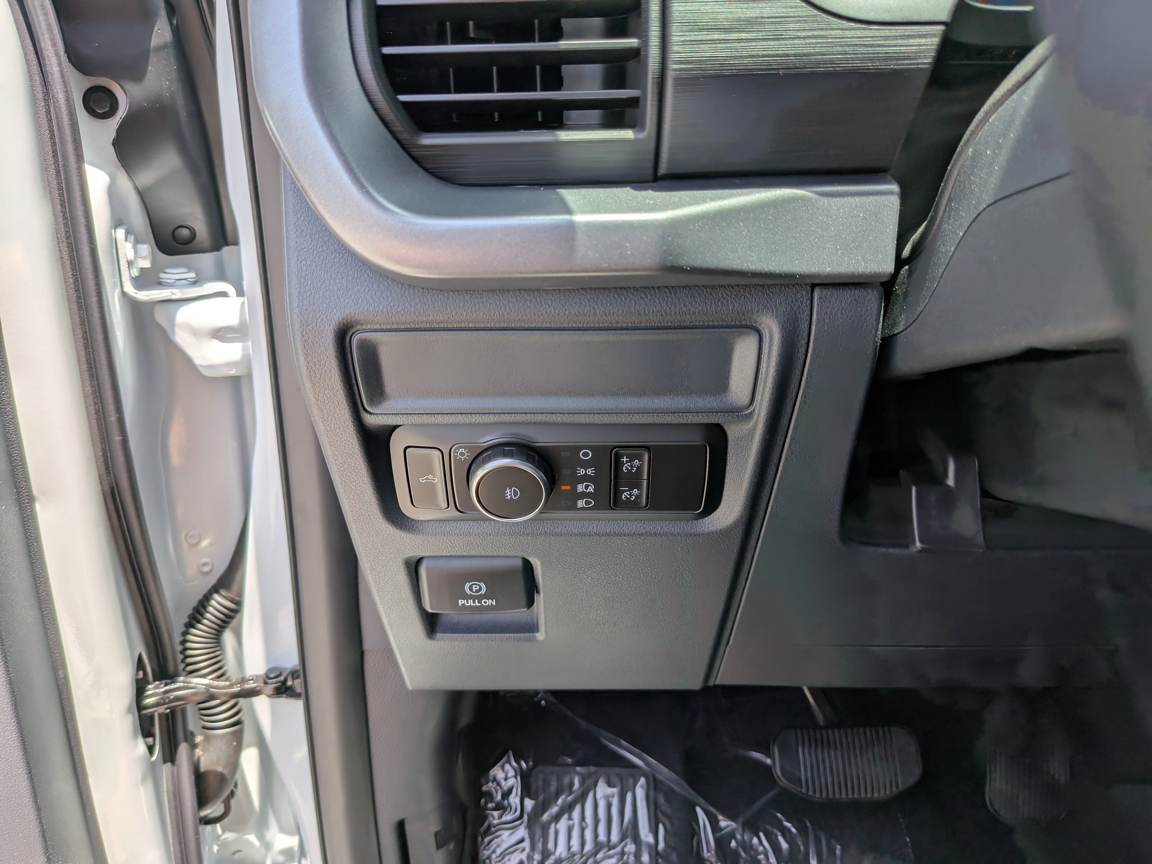 New 2026 Oxford White Ford XLT image 23