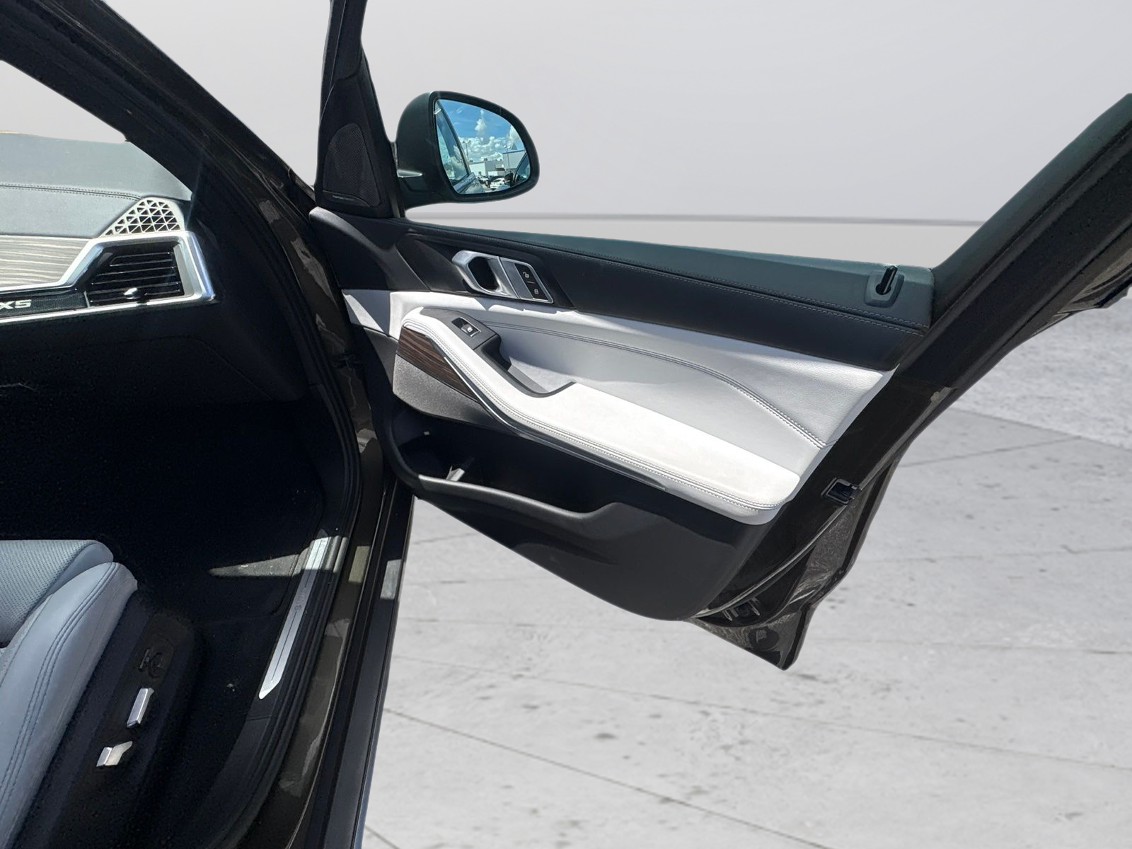 Used 2024 Green BMW sDrive40i image 14