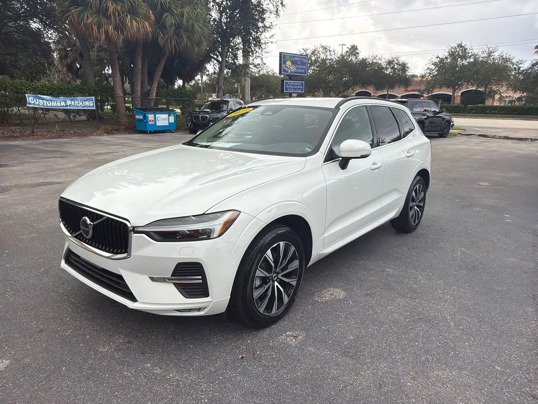 2023 Volvo XC60 Core FWD photo