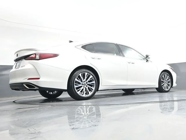 Used 2021 White Lexus 350 image 33