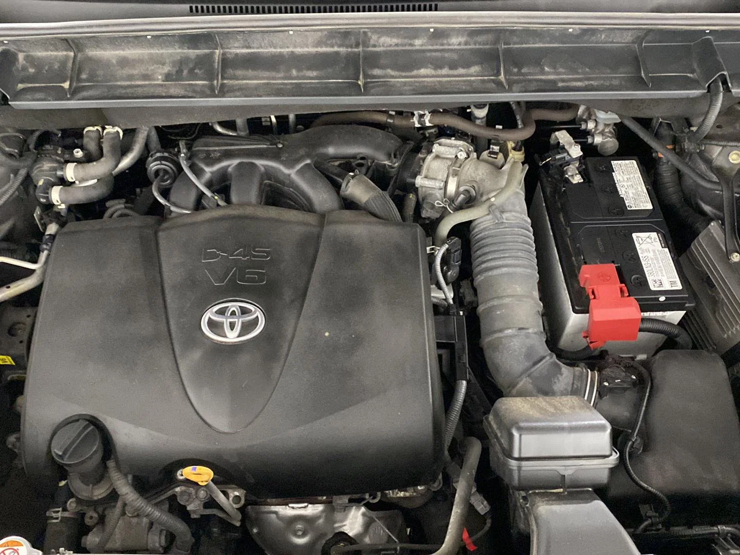 Used 2021 Magnetic Gray Metallic Toyota XLE image 9