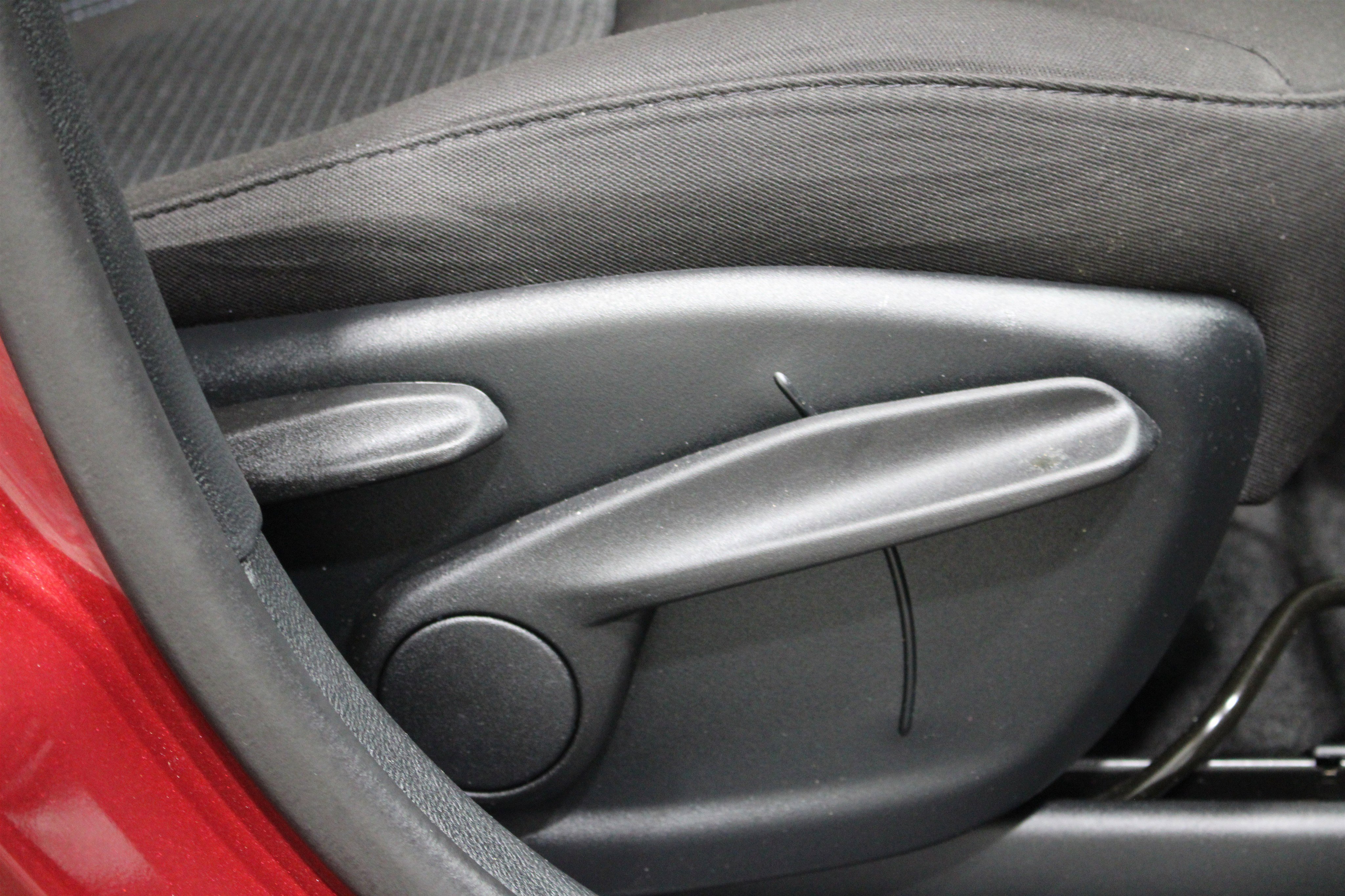 Used 2019 Velvet Red Pearlcoat Jeep Latitude image 23