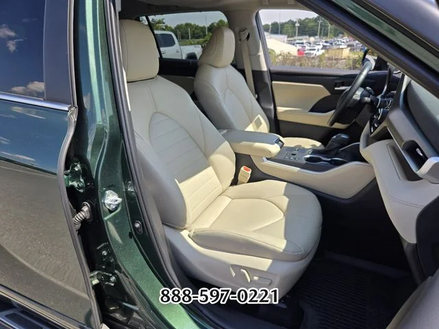Used 2025 Cypress TOYOTA XLE image 19
