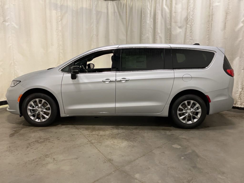 New 2026 Silver Mist Clear-Coat Exterior Paint Chrysler Select image 20