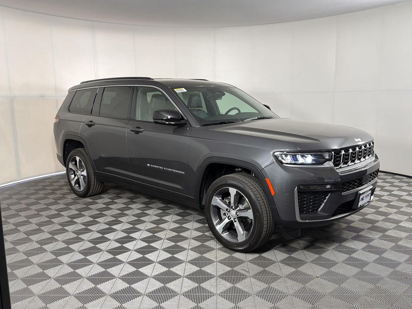 New 2026 Baltic Gray Metallic Clear-Coat Exterior Paint Jeep Limited image 2