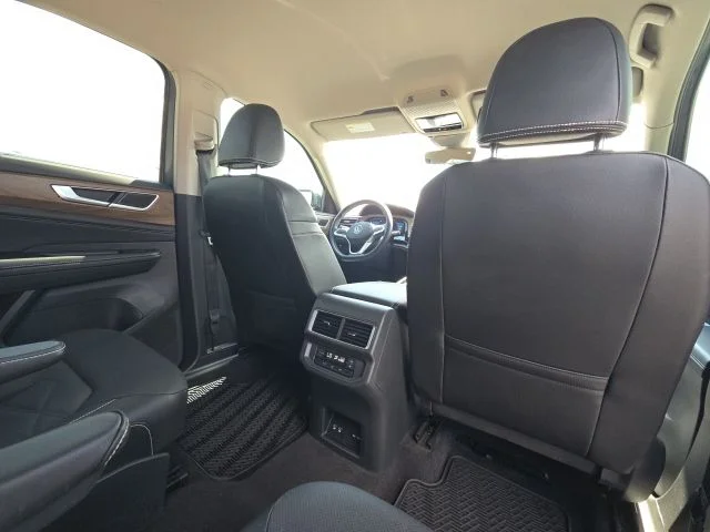 Used 2024  Volkswagen 2.0T SE w/Technology image 18