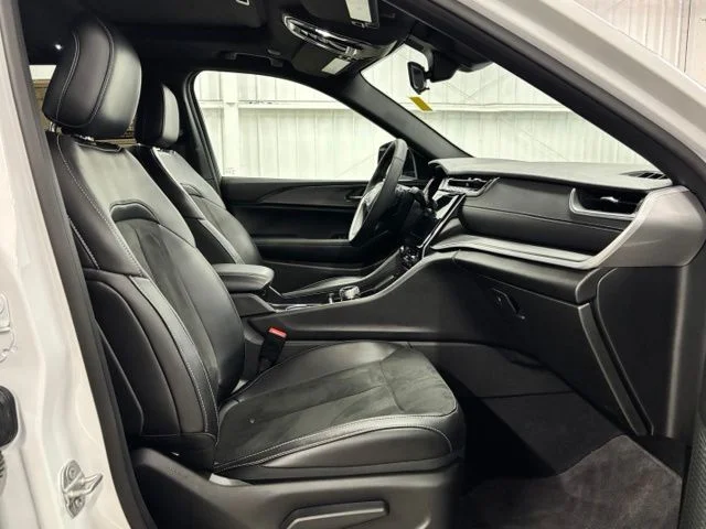 Used 2025 White Jeep Altitude X image 22