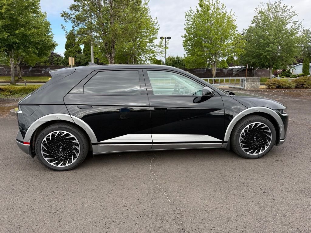 Used 2023 Abyss Black Hyundai Limited image 8