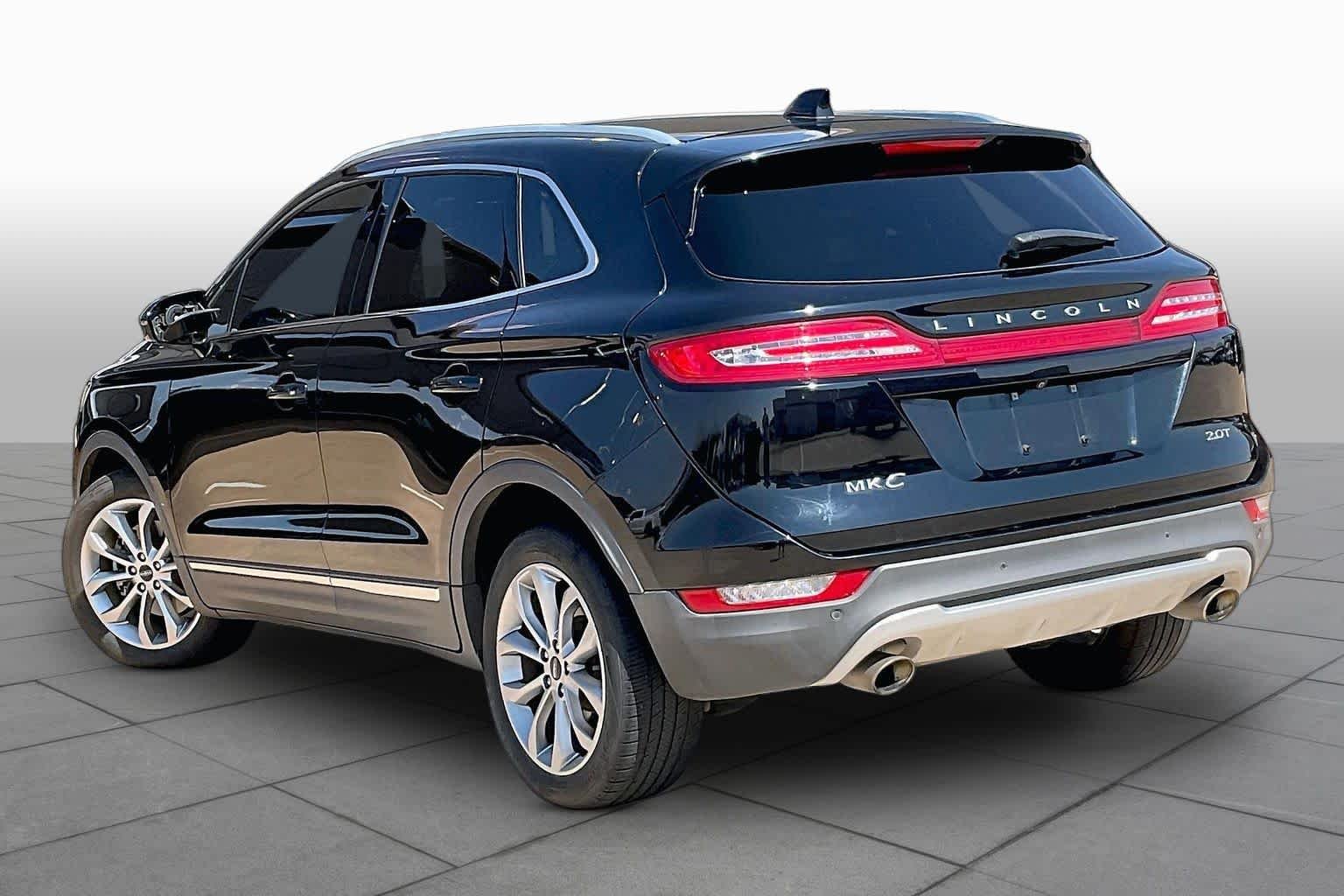 Used 2017 Black Velvet Lincoln Select image 12