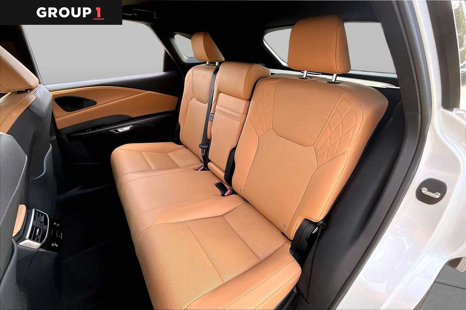 Used 2026 Eminent White Pearl Lexus Premium image 18