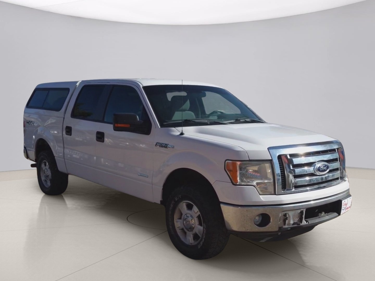 Used 2012 White Ford XL SUPER image 3