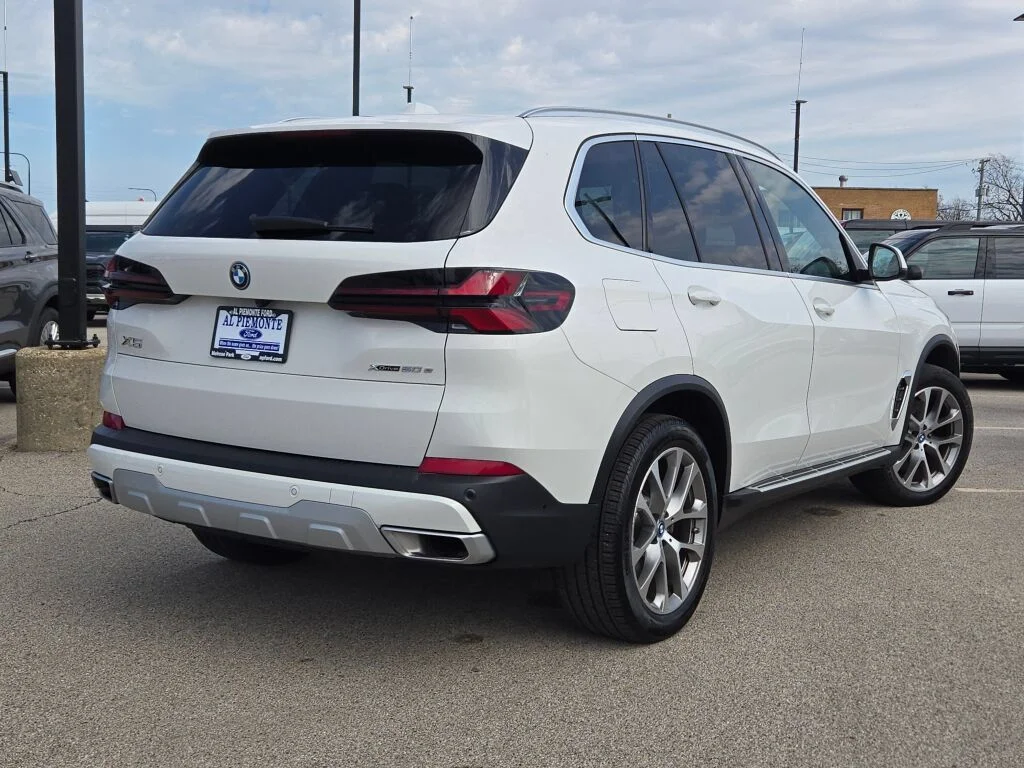 Used 2025 Alpine White BMW xDrive50e image 13