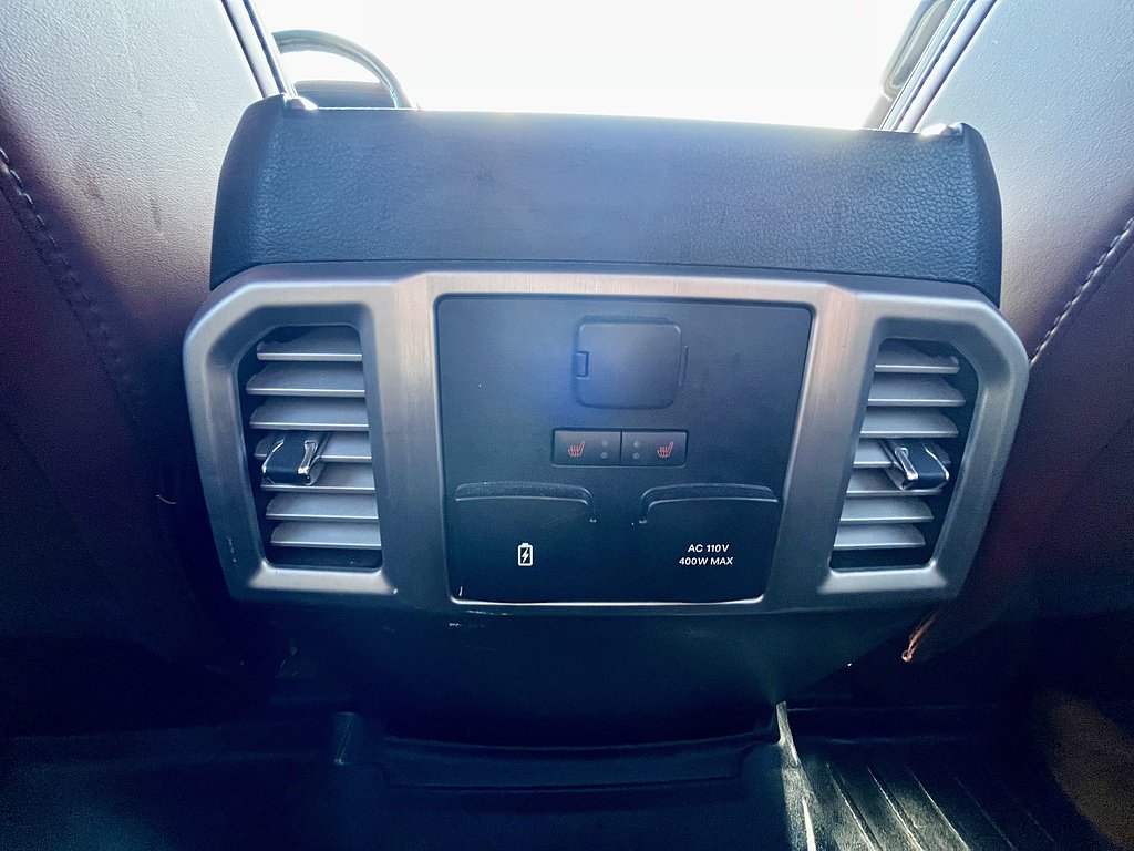 Used 2018 White Platinum Metallic Tri-Coat Ford Platinum image 16
