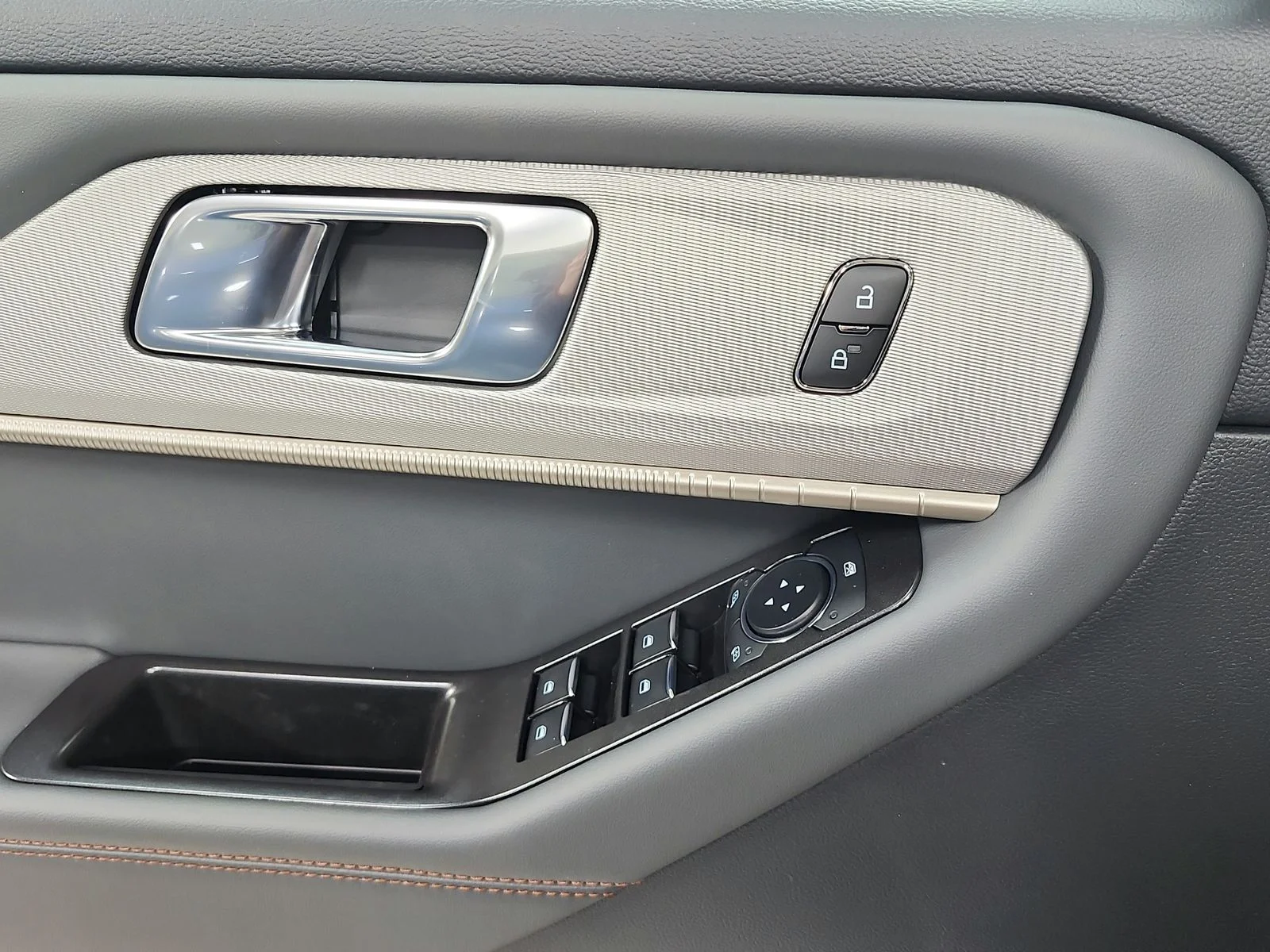 Used 2026 Vapor Blue Metallic Ford Active image 31