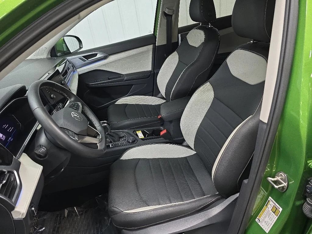 Used 2025 Green Volkswagen 1.5T SEL image 30