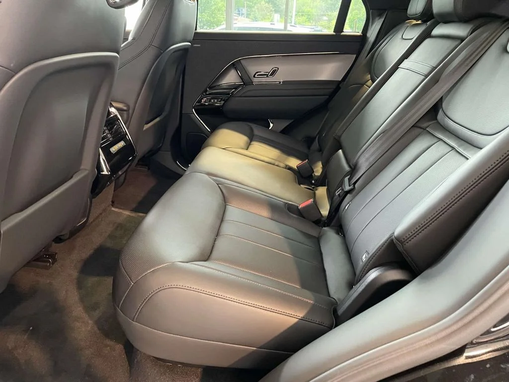 New 2026 Santorini Black Land Rover SE image 16