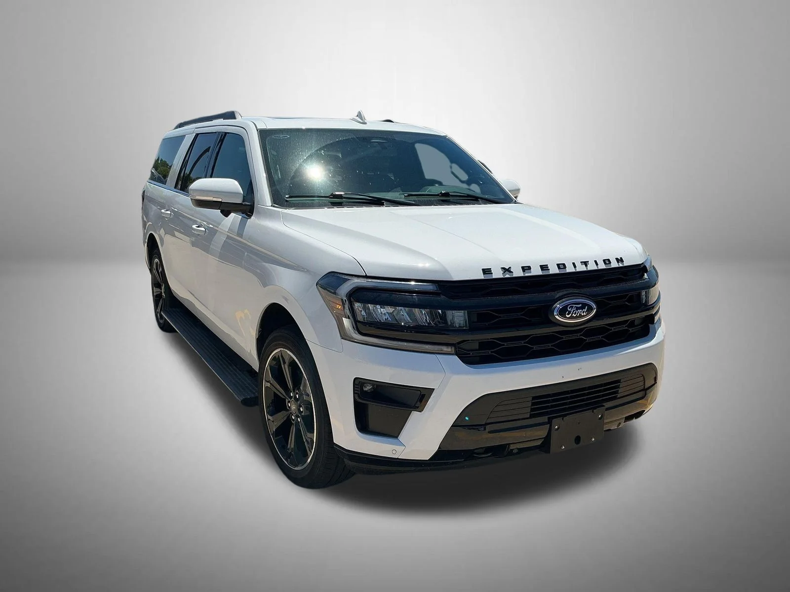 Used 2023 White Ford Limited image 3