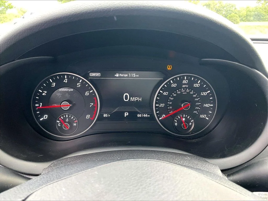 Used 2018 Black Kia Premium image 19