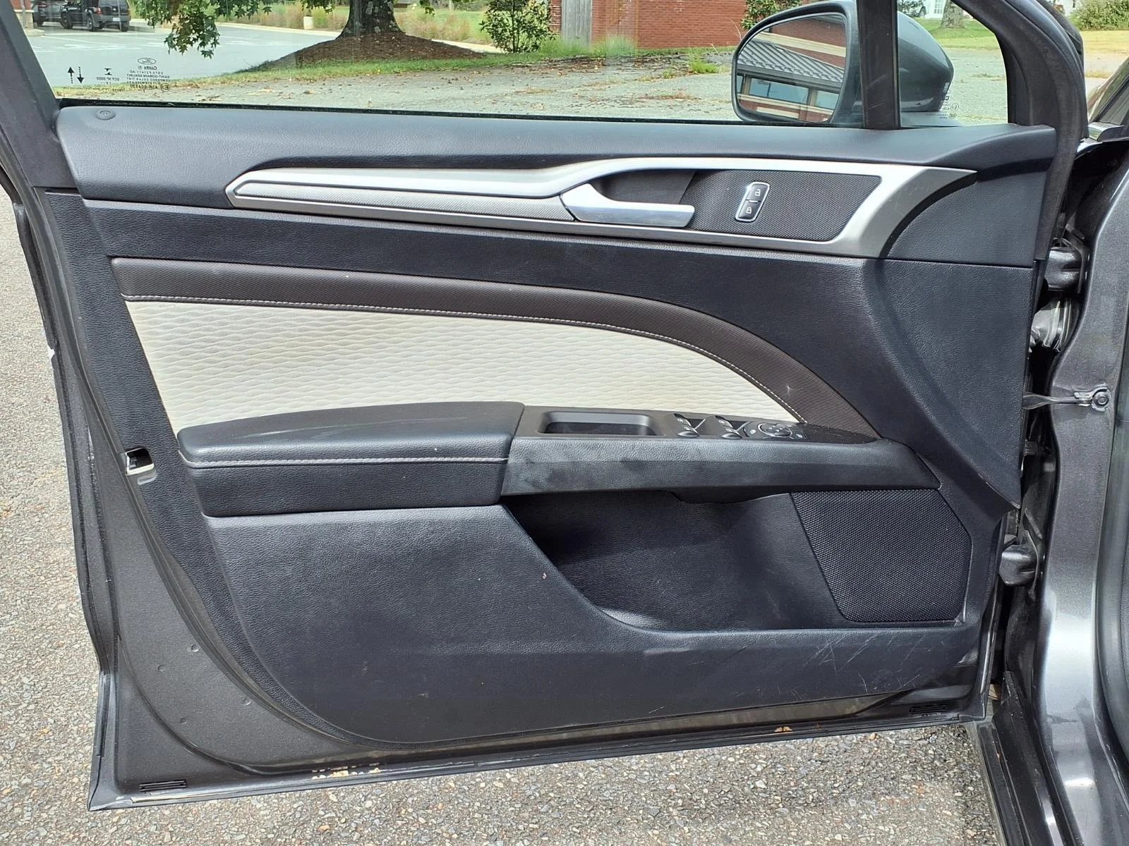 Used 2020 Magnetic Metallic Ford SE image 28