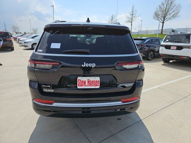 New 2026 Diamond Black Crystal Pearlcoat Jeep Summit image 4