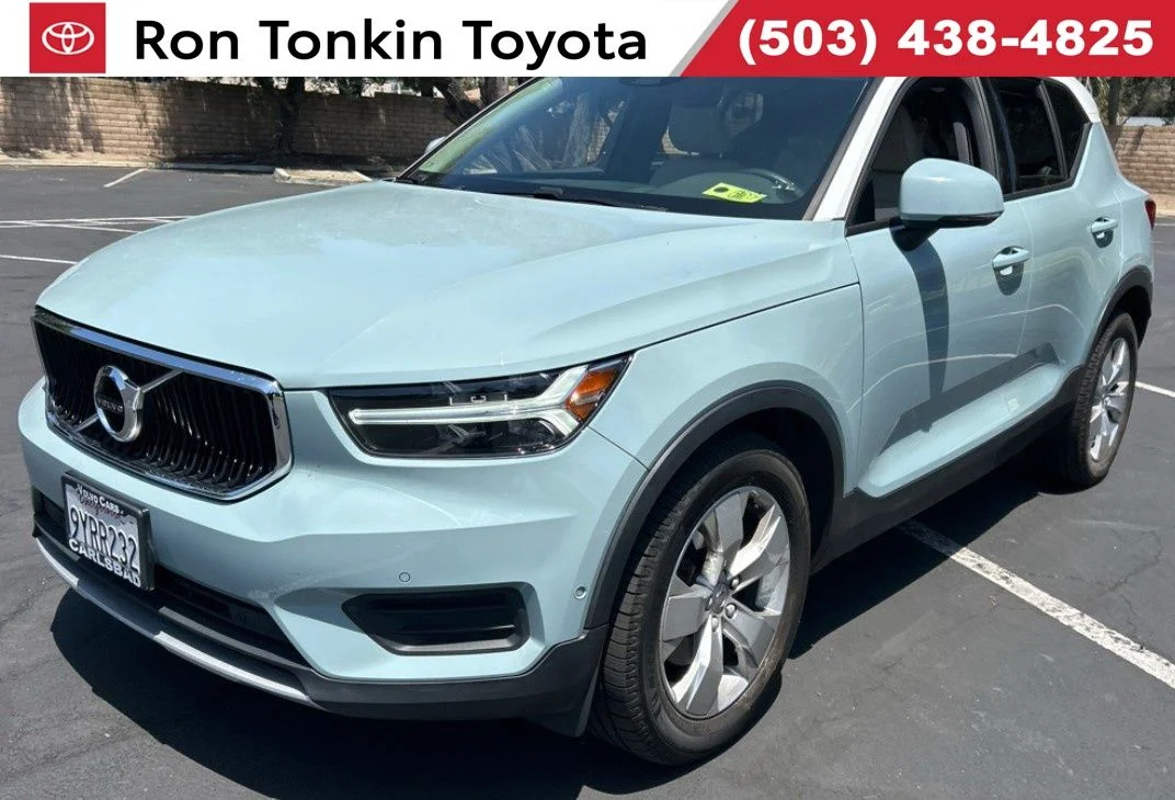 Used 2019 Amazon Blue Volvo Momentum image 1