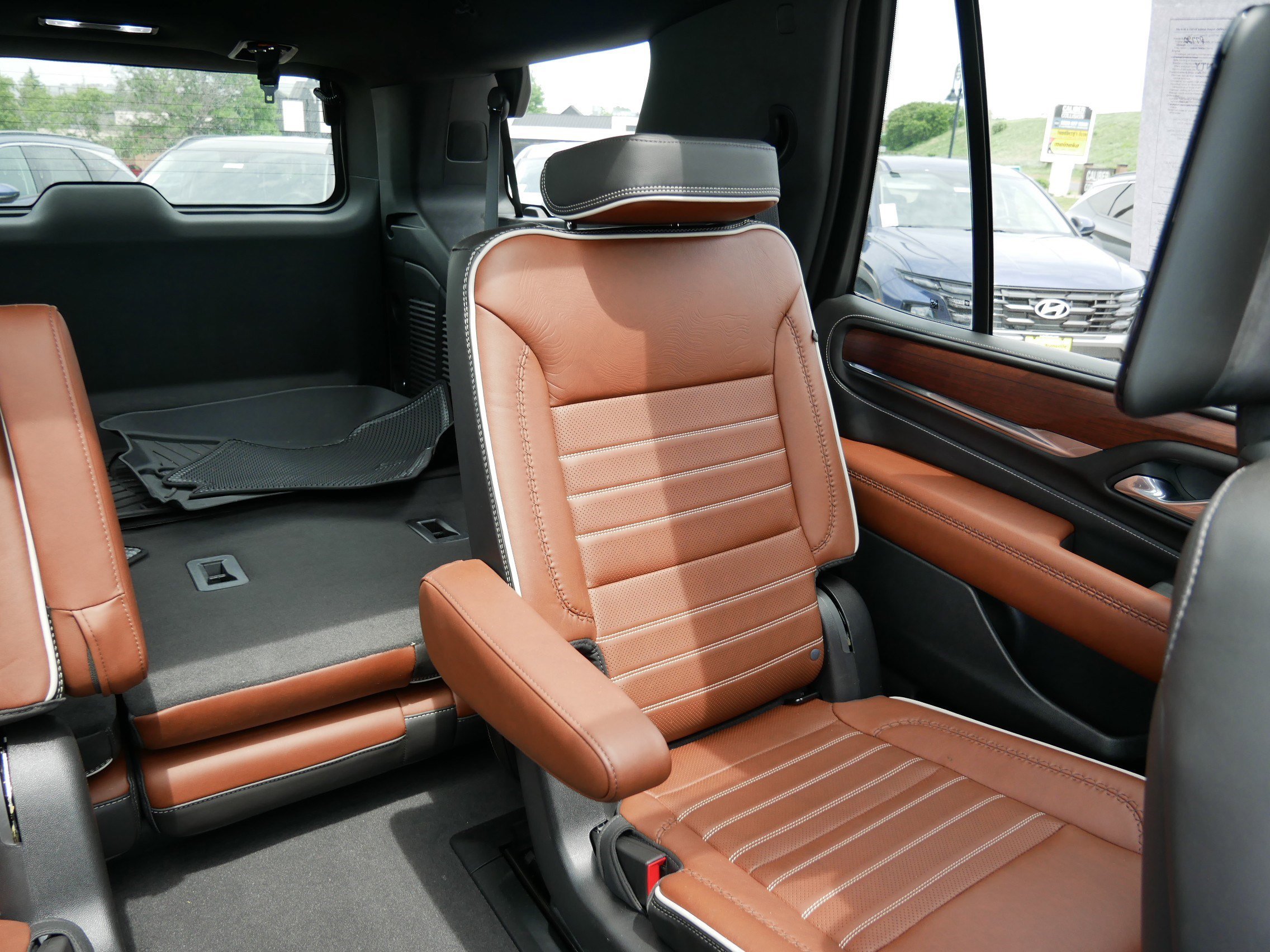 2024 GMC Yukon Denali Ultimate - Photo 14