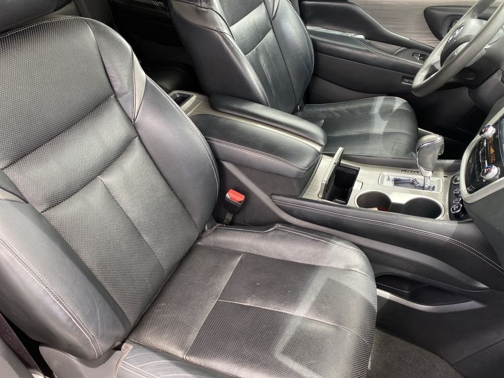 Used 2016 Cayenne Red Metallic Nissan Platinum image 33