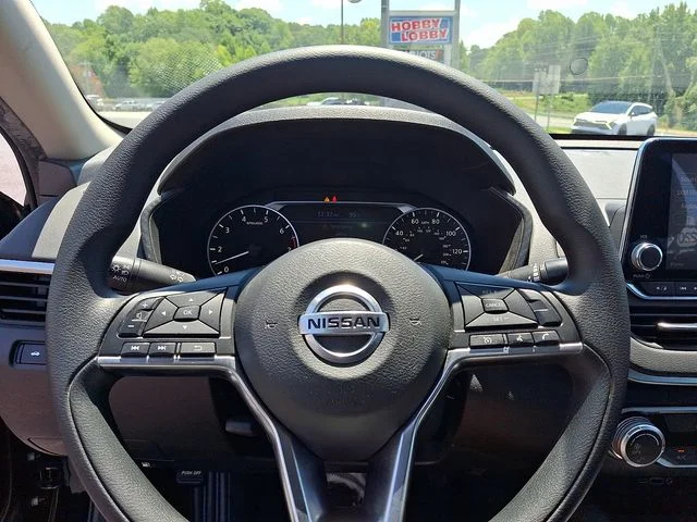 Used 2020 Black Nissan 2.5 S image 19