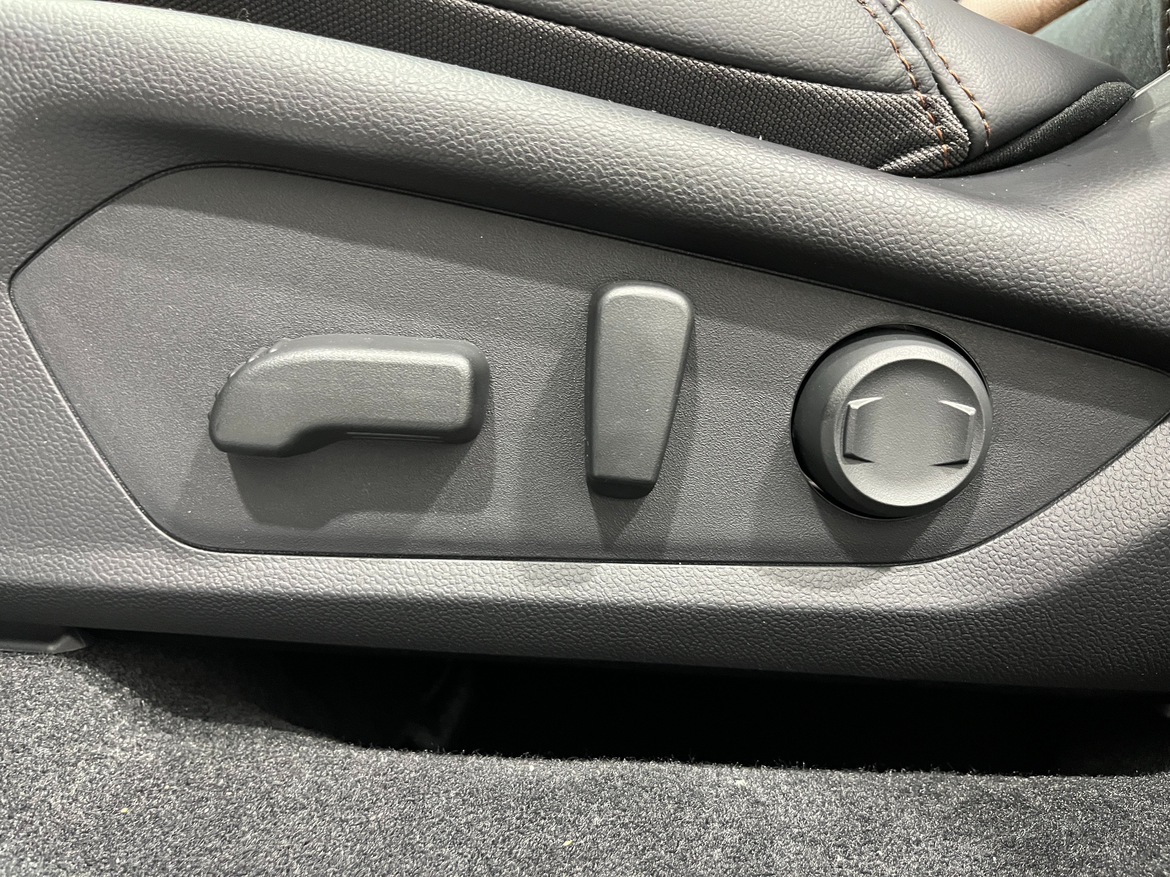 New 2026 CRYSTAL BLACK SILICA Subaru Touring image 13