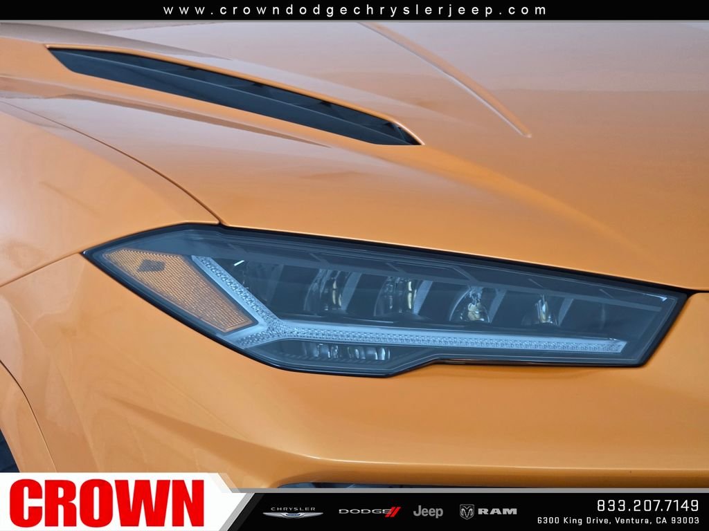 Used 2024  Lamborghini S image 10