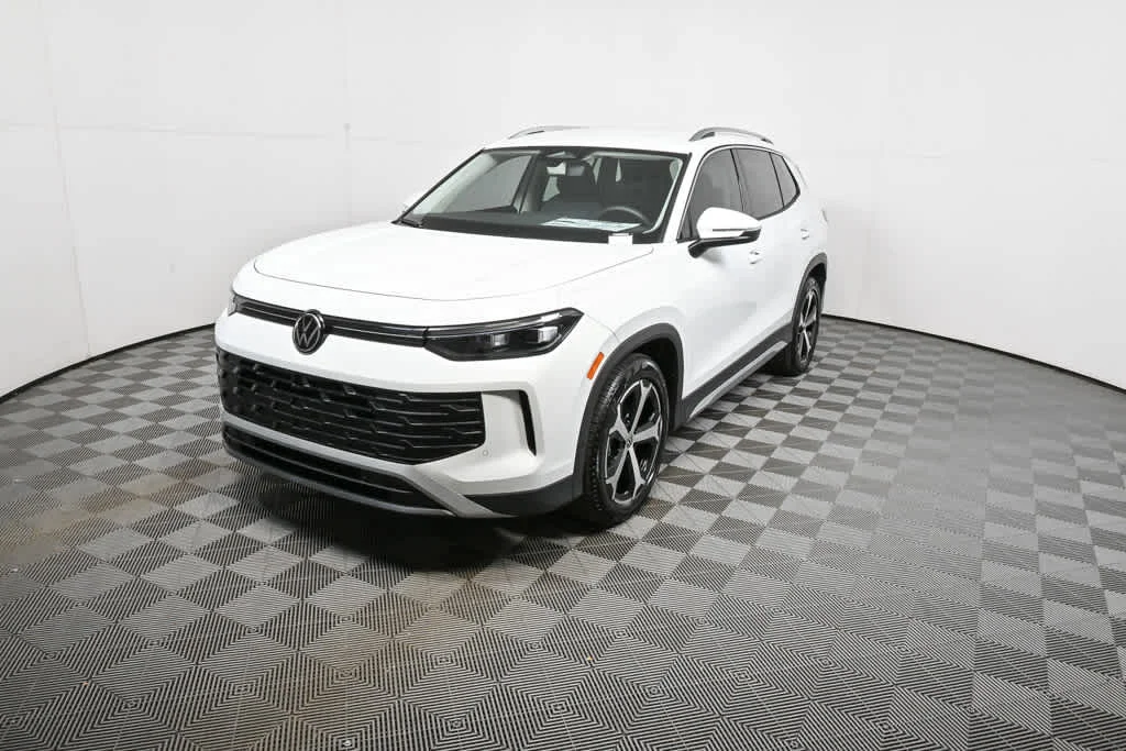 New 2026 Pure White Volkswagen SE image 2