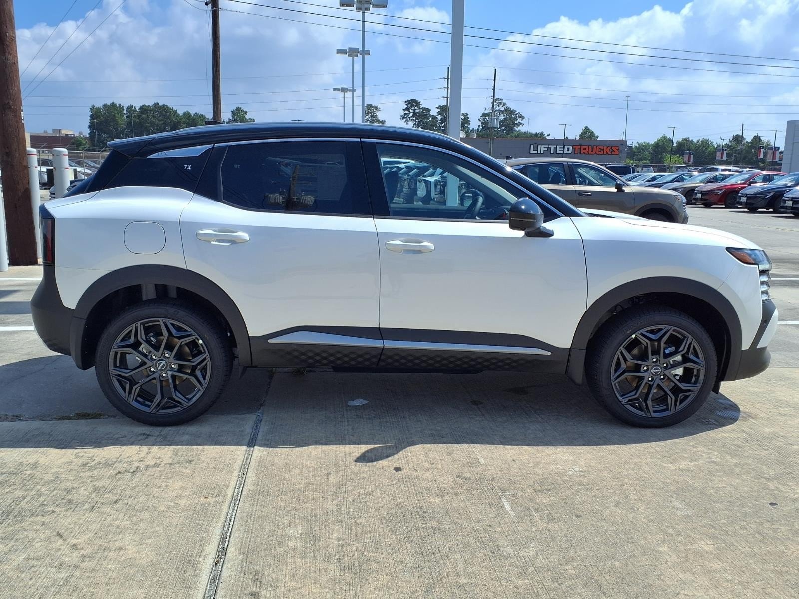 New 2026 Aspen White TriCoat / Super Black Two-tone Nissan SR image 7