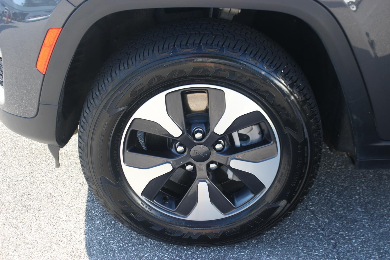 Used 2024 Grey Jeep 4x4 image 42