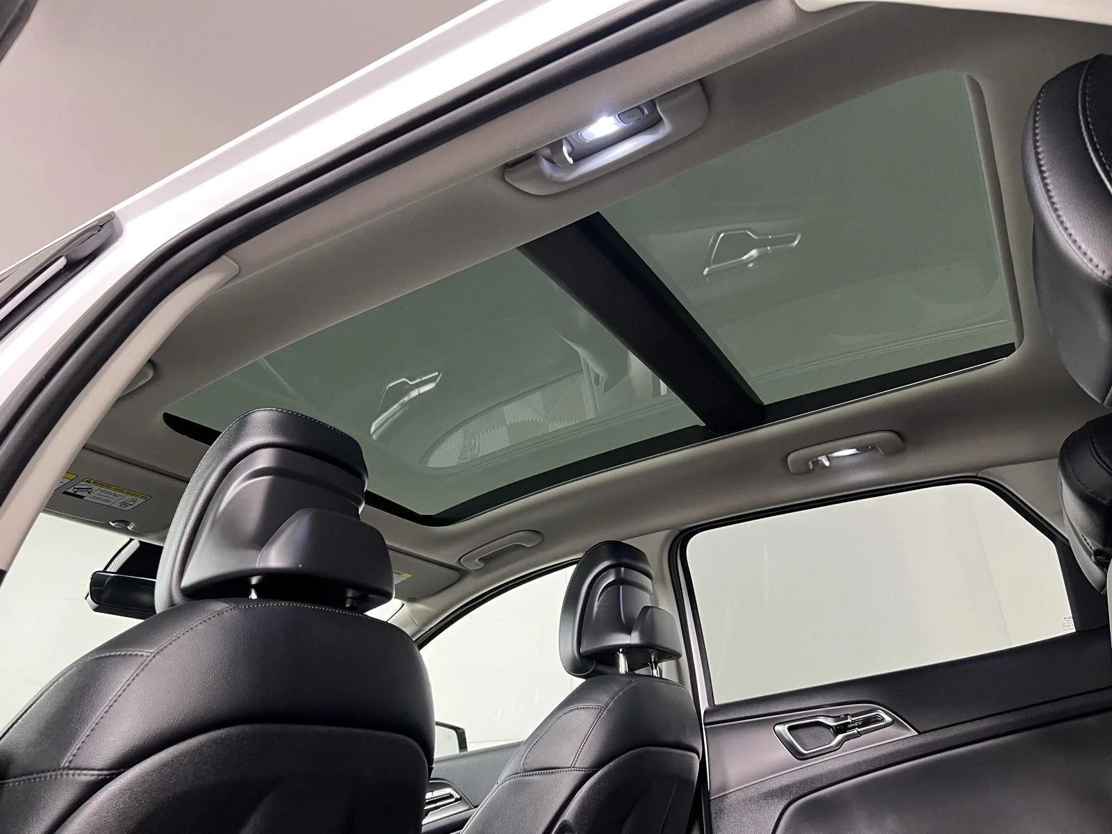 Used 2024  Kia SX-Prestige image 34