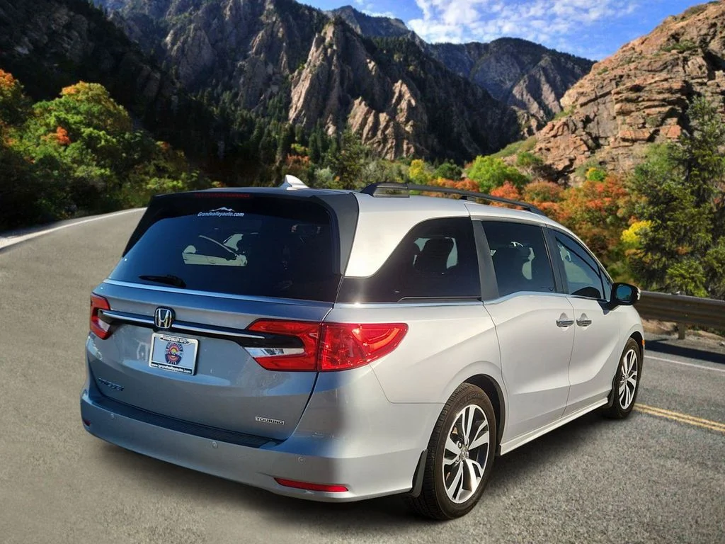 Used 2023 Silver Honda Touring image 3
