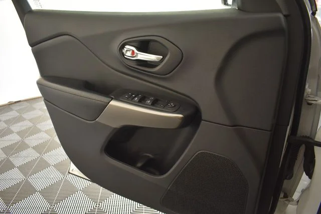 2022 Jeep Cherokee Latitude Lux - Photo 35