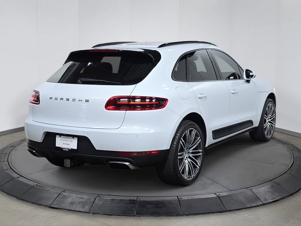Used 2018  Porsche  image 7
