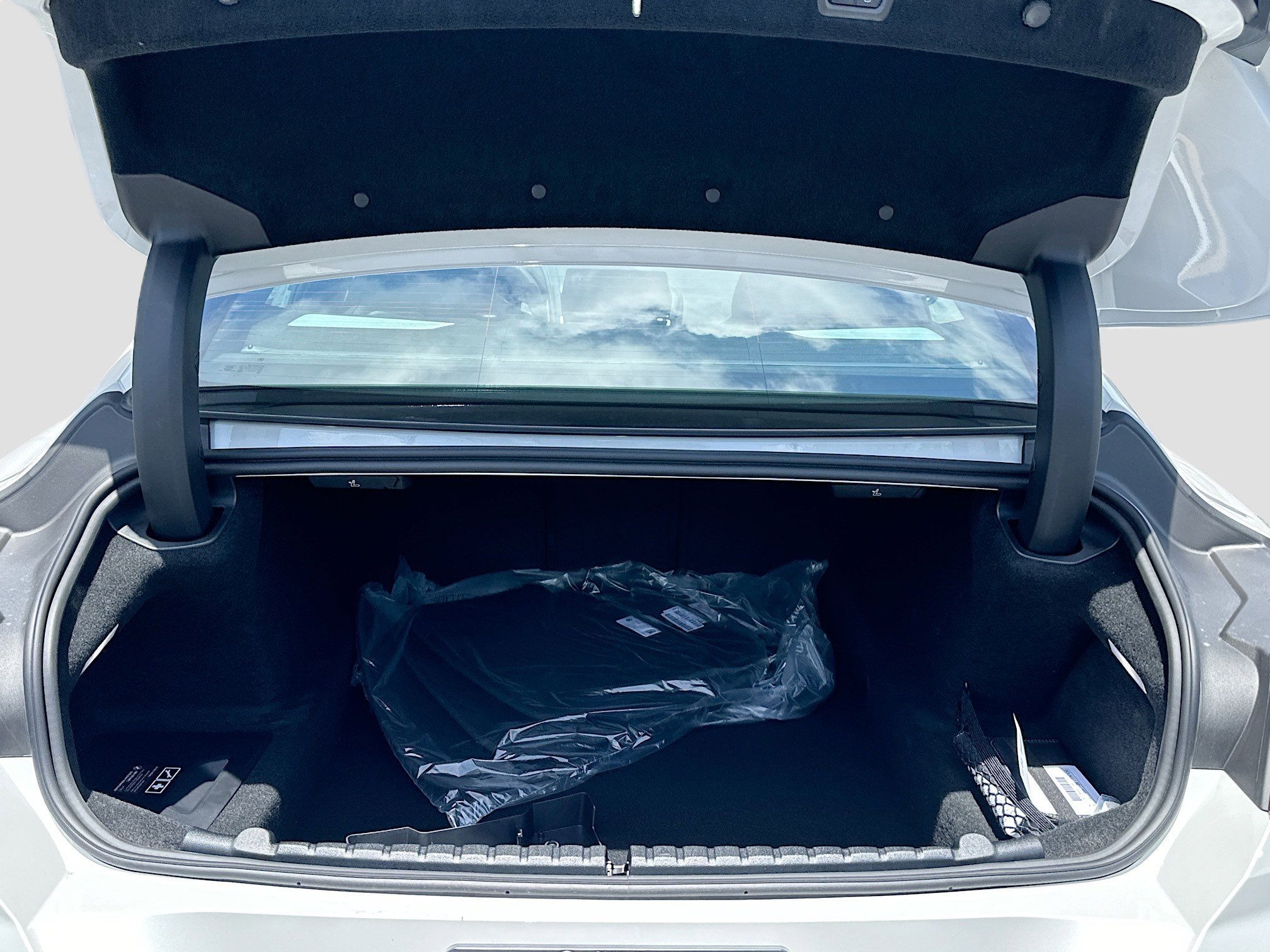 2026 BMW 8 Series M850i - Photo 21