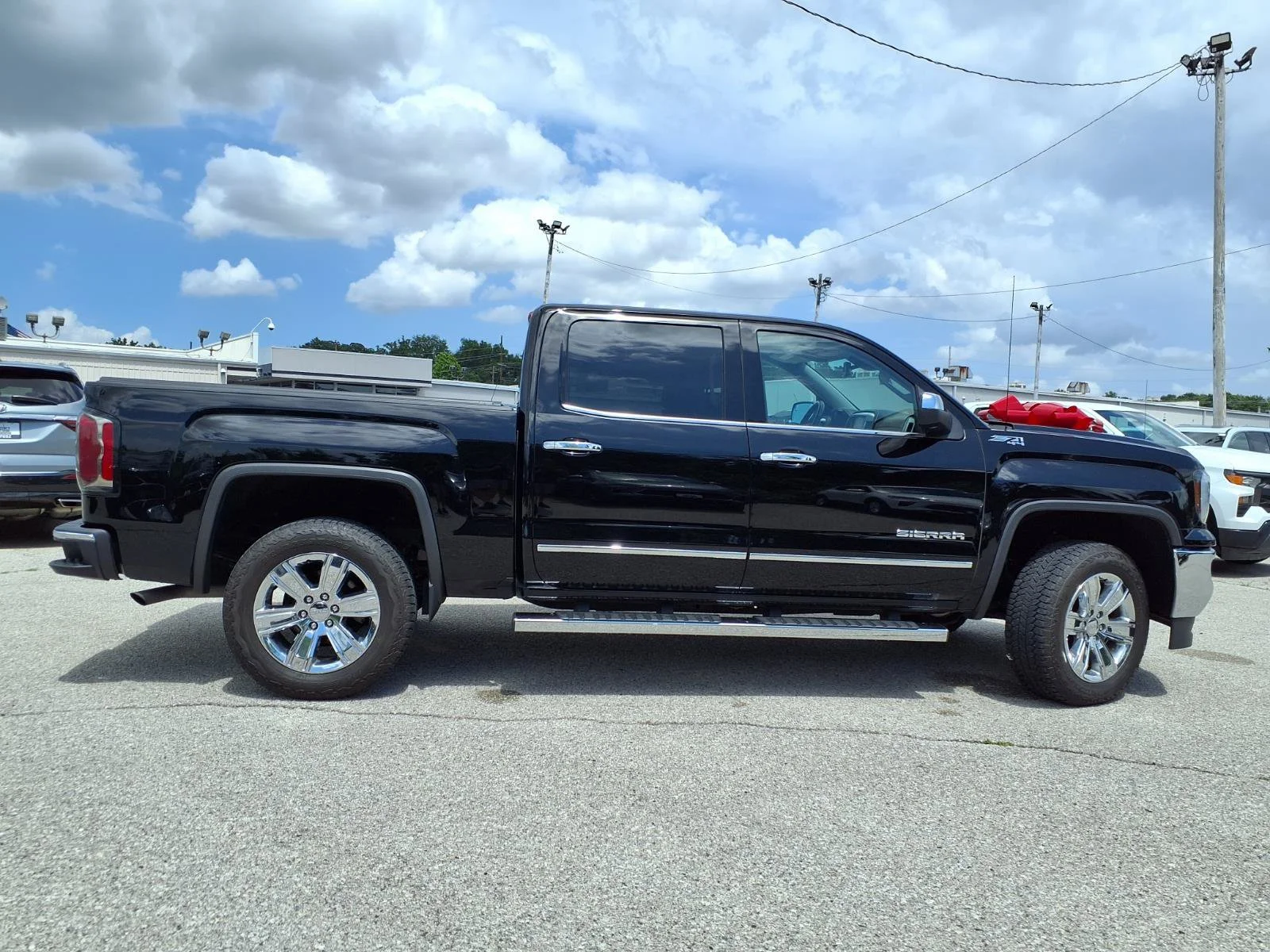 Used 2018 Onyx Black GMC SLT image 38