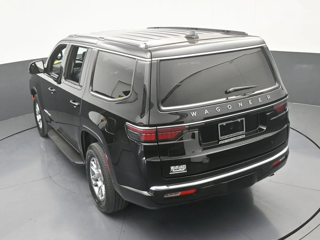 Used 2023 Diamond Black Crystal Pearlcoat Jeep Base image 56