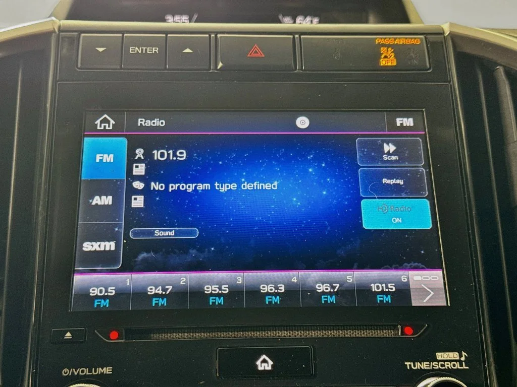Used 2020 Ice Silver Metallic Subaru Limited image 17