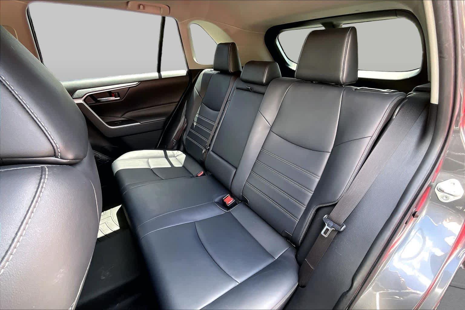 Used 2020 Magnetic Gray Metallic Toyota XLE Premium image 26