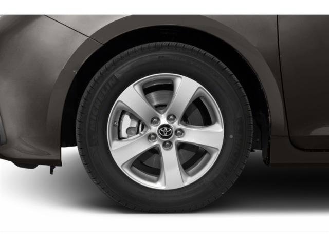 Used 2018  Toyota L image 11