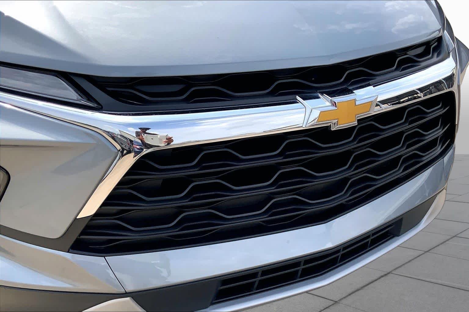 Used 2024 Sterling Gray Metallic Chevrolet LT image 29