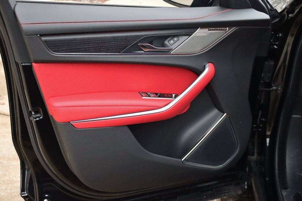 2025 JAGUAR F-PACE - Image 10