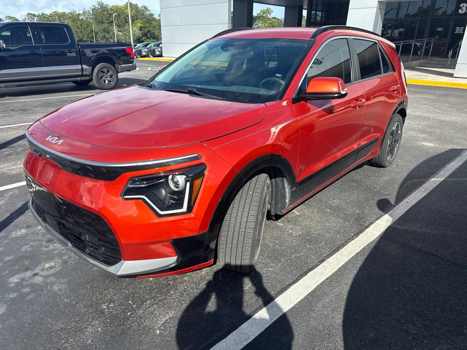Used 2023 Fire Kia Wind image 1